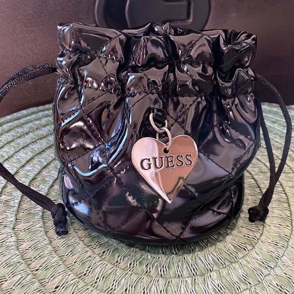 Guess Draw string pouch - Picture 12 of 12